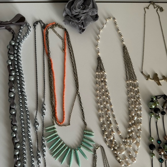 Large Lot of Gossip Girl Y2K Style Necklaces Earrings Brooch Statement Bib Pearl - Picture 3 of 7